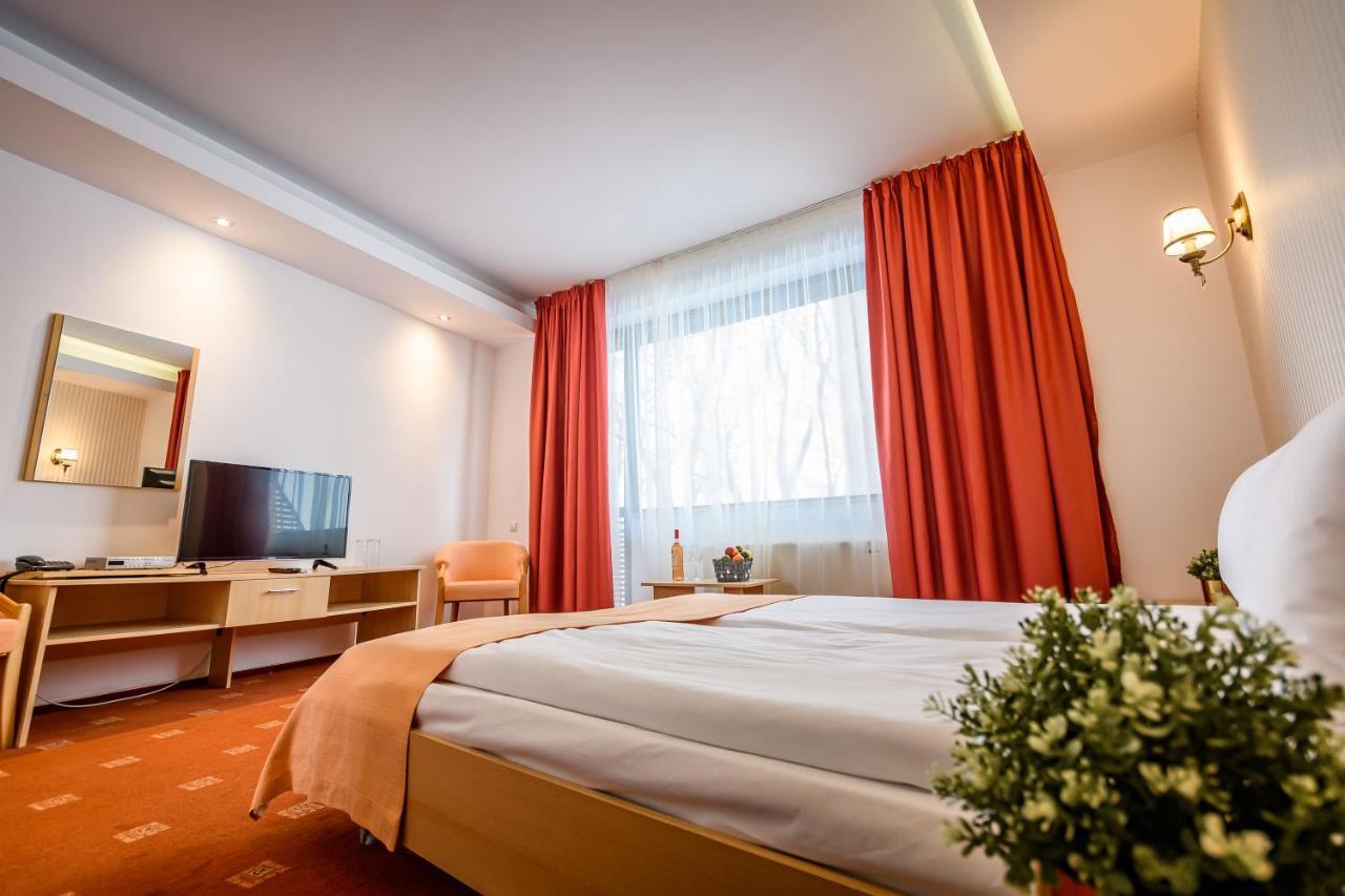 Hotel Andy Km 36 Bucureşti Ngoại thất bức ảnh