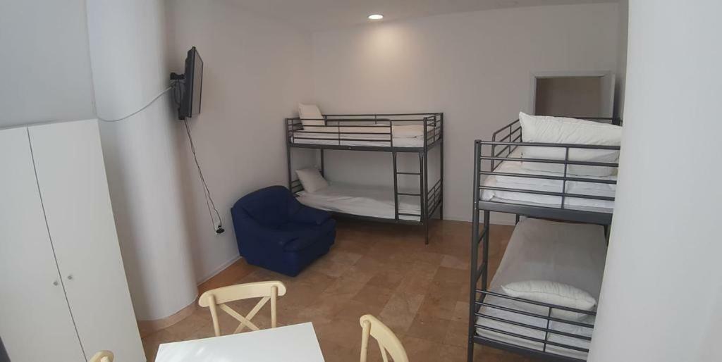 Hotel Andy Km 36 Bucureşti Ngoại thất bức ảnh